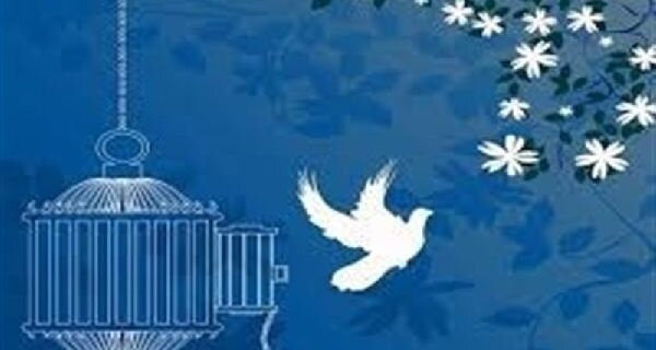 بانوی یزدی ۳ زندانی جرائم مالی را از زندان آزاد کرد بانوی یزدی ۳ زندانی جرائم مالی را از زندان آزاد کرد