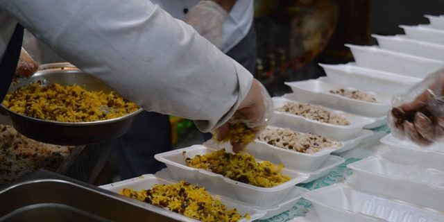توزیع 60 هزار پرس غذا در بین عزاداران فهرجی در دهه اول محرم توزیع ۶۰ هزار پرس غذا در بین عزاداران فهرجی در دهه اول محرم