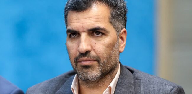 کارمندان بازوان توانمند دولت در پیشبرد سیاستهای اداری و اجرایی هستند کارمندان بازوان توانمند دولت در پیشبرد سیاستهای اداری و اجرایی هستند