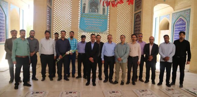 بازدید از گنجینه ایثار و شهادت اردکان /غبارروبی و عطر افشانی گلزار شهدا بازدید از گنجینه ایثار و شهادت اردکان /غبارروبی و عطر افشانی گلزار شهدا