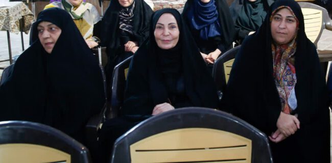 برگزاری دورهمی بانوان با عنوان سفیران سلامتی و شادی در خانواده در یزد برگزاری دورهمی بانوان با عنوان سفیران سلامتی و شادی در خانواده در یزد