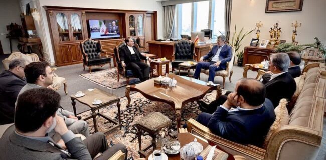 رتبه اول استان یزد به لحاظ سرانه سرمایهگذاری در کشور / ظرفیتهای بیبدیل استان یزد برای ایجاد نیروگاههای خورشیدی رتبه اول استان یزد به لحاظ سرانه سرمایهگذاری در کشور / ظرفیتهای بیبدیل استان یزد برای ایجاد نیروگاههای خورشیدی