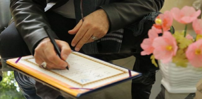 نیکوکار یزدی گل کاشت