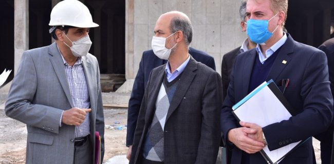 بازدید وزیر نیرو از مخزن ۵۰ هزار متر مکعبی یزد بازدید وزیر نیرو از مخزن ۵۰ هزار متر مکعبی یزد