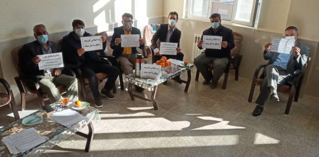 تحصن معلمان یزدی در مدارس +تصاویر