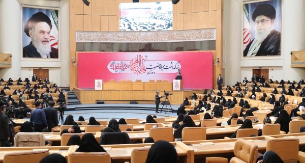 رشادت رزمندگان اسلام، مرهون تربیت و همراهی مادران، خواهران و همسرانی است که صبورانه ایستادگی کردند رشادت رزمندگان اسلام، مرهون تربیت و همراهی مادران، خواهران و همسرانی است که صبورانه ایستادگی کردند