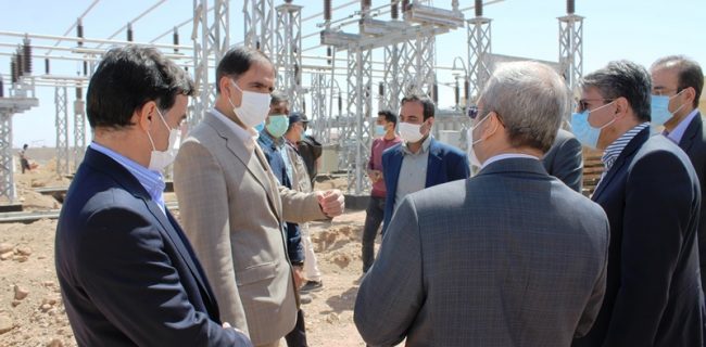 رئیس امور نظام فنی و اجرایی سازمان برنامه و بودجه از زیرساخت‌های برق مهریز بازدید کرد