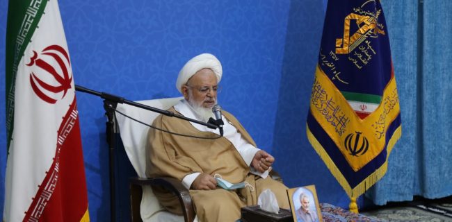 حضور روحانیون در جبهه ها رکن اساسی برای تقویت روحیه و آرامش رزمندگان بود