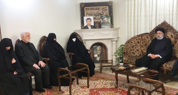 شهید صیاد خدایی از امتحان خود در دفاع از انقلاب و نظام اسلامی سربلند بیرون آمد شهید صیاد خدایی از امتحان خود در دفاع از انقلاب و نظام اسلامی سربلند بیرون آمد