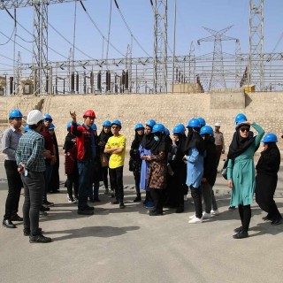 جمعی از دانشجویان دانشکده بهداشت از نیروگاه سیکل ترکیبی یزد بازدید کردند