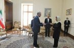 تسلیم رونوشت استوارنامه سفیر جدید سوئیس در تهران به وزیر امور خارجه کشوررمان