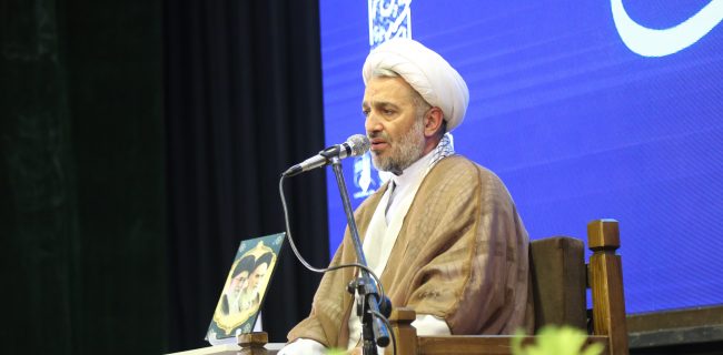 منصب مداحی و روضه خوانی یک موهبت الهی است