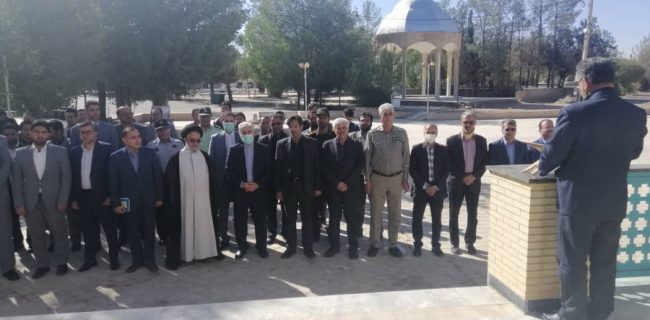 ادای احترام رئیس سازمان زندانهای کشور به شهدای گمنام شهرستان ابرکوه 