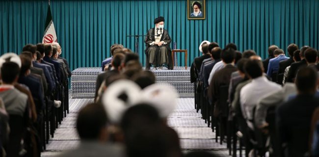 رهبر انقلاب: روگردانی دنیا از صنعت هستهای دروغ بزرگ است/ دانشگاه جلوی سلطه دشمن را میگیرد رهبر انقلاب: روگردانی دنیا از صنعت هستهای دروغ بزرگ است/ دانشگاه جلوی سلطه دشمن را میگیرد