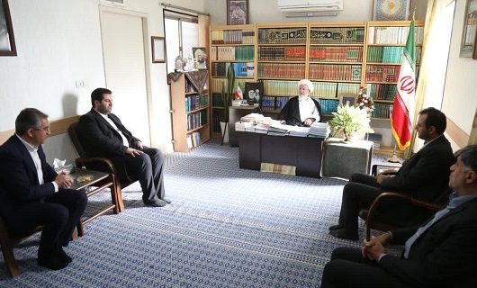 مشاور وزیر صنعت معدن و تجارت با امام جمعه یزد دیدار و گفتگو کرد