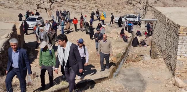 آغاز عملیات طرح مردمی کاشت یک میلیارد درخت همزمان با سراسر کشور در بخش خضرآباد شهرستان اشکذر