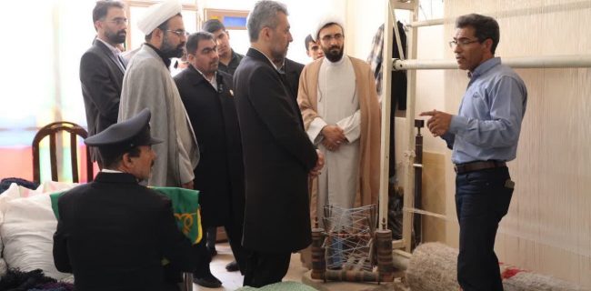 تقدیر خادمان ثامن‌الحجج(علیه‌السلام) از کارآفرین یزدی