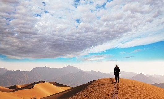 کویر کاراکال از تپه های شنی طلایی تا آسمان پرستاره شب