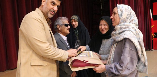 جشنواره شعر نگاه سپید در یزد برگزار شد جشنواره شعر نگاه سپید در یزد برگزار شد