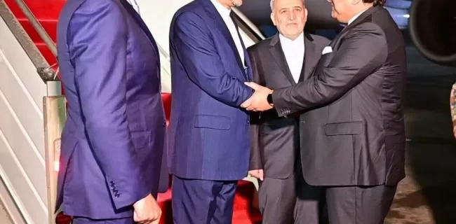 وزیر امور خارجه وارد اسلام آباد شد وزیر امور خارجه وارد اسلام آباد شد