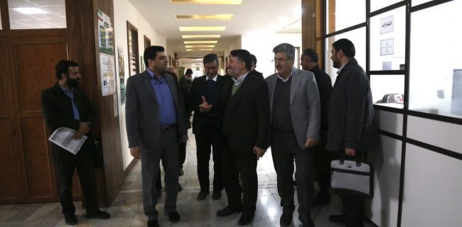 بازدید سه ساعته استانداریزد از دستگاهها و بررسی عملکرد آنها در دعوت به انتخابات بازدید سه ساعته استانداریزد از دستگاهها و بررسی عملکرد آنها در دعوت به انتخابات