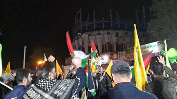 مردم گرگان خودجوش در حمایت از حملات سپاه پاسداران تجمع کردند مردم گرگان خودجوش در حمایت از حملات سپاه پاسداران تجمع کردند