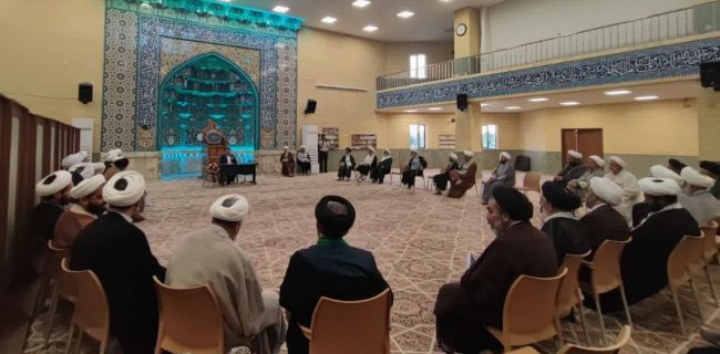نشست هم اندیشی استاندار با علما و روحانیان یزدی نشست هم اندیشی استاندار با علما و روحانیان یزدی