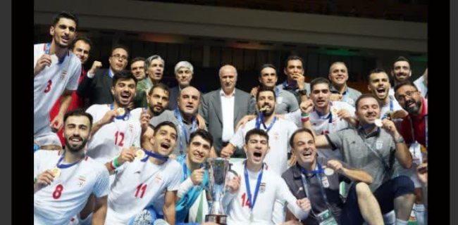جمعی از فوتبالی های اشکذری برای وحیدشمسایی و تیم فوتسال ایران دست به قلم شدند جمعی از فوتبالی های اشکذری برای وحیدشمسایی و تیم فوتسال ایران دست به قلم شدند