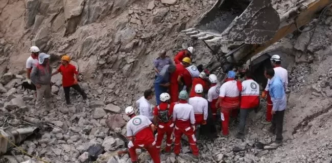 آخرین خبرها از حادثه‌ی معدن شازند/ پیکر ۲ نفر از مفقودین پیدا شد