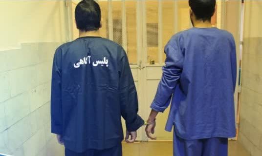 دستگیری سارقانی که به صورت خانوادگی سرقت میکردند دستگیری سارقانی که به صورت خانوادگی سرقت میکردند