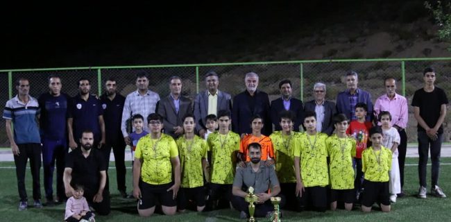 حضور دکتر «محمدصالح جوکار» در اختتامیه مسابقات فوتبال کاپ آزاد نوجوان بخش خضرآباد حضور دکتر «محمدصالح جوکار» در اختتامیه مسابقات فوتبال کاپ آزاد نوجوان بخش خضرآباد