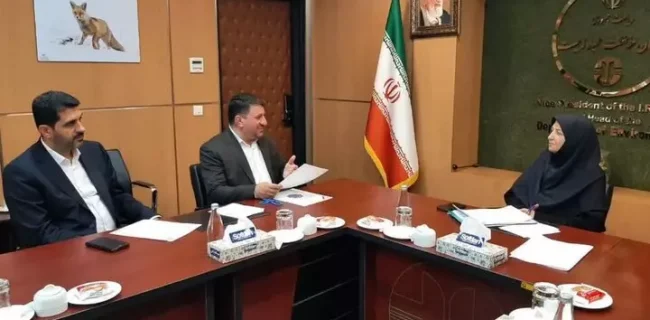 نشست استاندار یزد با رئیس سازمان حفاظت محیط زیست کشور نشست استاندار یزد با رئیس سازمان حفاظت محیط زیست کشور