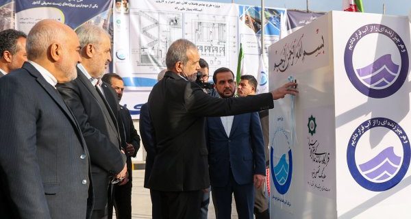 بازدید رئیس جمهور از فاز یک طرح جامع فاضلاب کلانشهر اهواز و کارون بازدید رئیس جمهور از فاز یک طرح جامع فاضلاب کلانشهر اهواز و کارون