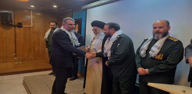 تقدیر از مدیر عامل شرکت آب و فاضلاب یزد در روز پاسدار