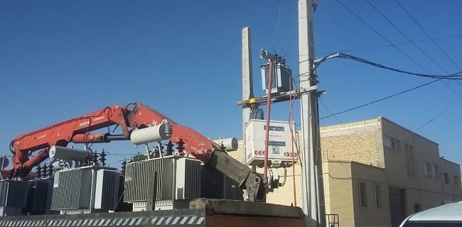 نصب پست توزیع برق، پایداری شبکه شهرک جلالیان یزد را افزایش داد نصب پست توزیع برق، پایداری شبکه شهرک جلالیان یزد را افزایش داد