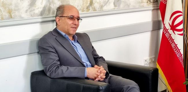 پروژه تعویض چمن ورزشگاه شهید نصیری کلید خورد