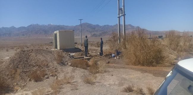 مرمت شکستگی خط انتقال آب شهر بهاباد