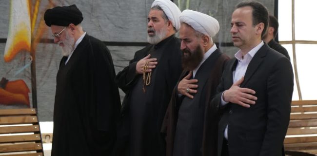 تجدید بیعت مدیرعامل شرکت توزیع نیروی برق استان یزد با شهدا و آرمان شهدا تجدید بیعت مدیرعامل شرکت توزیع نیروی برق استان یزد با شهدا و آرمان شهدا
