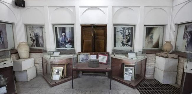 بیش از 11 هزار گردشگر در ایام نوروز از موزه آب یزد بازدید کردند بیش از ۱۱ هزار گردشگر در ایام نوروز از موزه آب یزد بازدید کردند