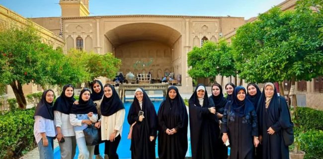 برگزاری تور بافت‌گردی به مناسبت روز دختر در دانشگاه آزاد اسلامی یزد