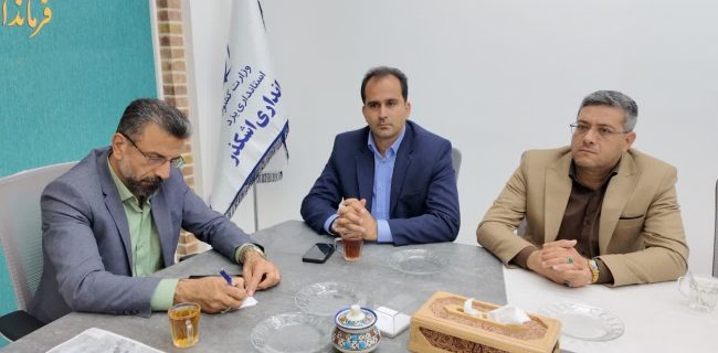 نشست شهردار و اعضای شورای اسلامی شهر اشکذر با فرماندار نشست شهردار و اعضای شورای اسلامی شهر اشکذر با فرماندار