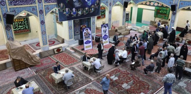 برپایی میز مشاوره حقوقی و قضایی به یاد شهید جمهور در مسجد ۱۴ معصوم امامشهر