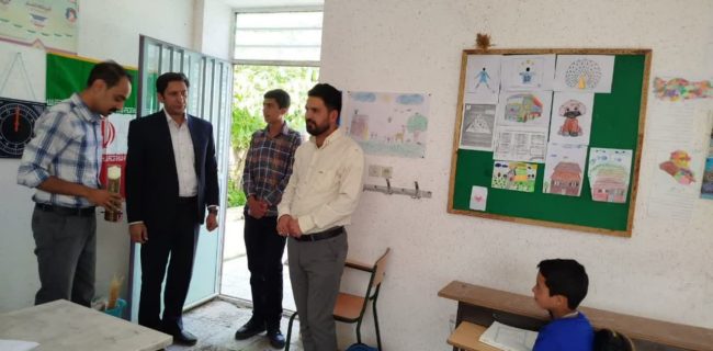 معلمان نه تنها علم، بلکه اخلاق و انسانیت را به ما آموختند