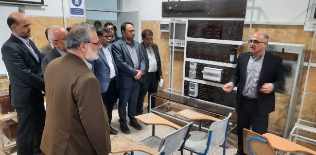 بازدید قائم مقام رئیس دانشگاه آزاد اسلامی از دانشکده توسعه فناوری و کارآفرینی اشکذر
