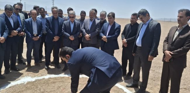 برگزاری آئین کلنگ زنی ساخت ۲ مجموعه نیروگاه خورشیدی در ساغند اردکان