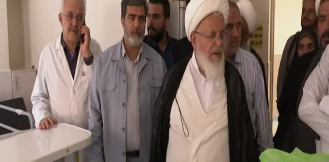 عیادت نماینده ولی فقیه در استان و امام جمعه یزد از مصدومان حادثه حمله اسرائیل به یزد
