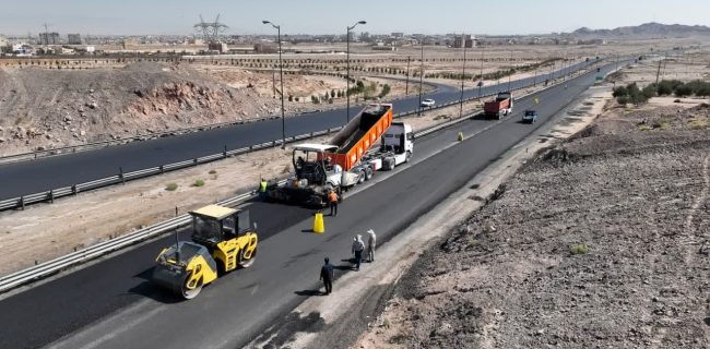 بهسازی 226 کیلومتر از محورهای مواصلاتی استان یزد انجام شد بهسازی ۲۲۶ کیلومتر از محورهای مواصلاتی استان یزد انجام شد