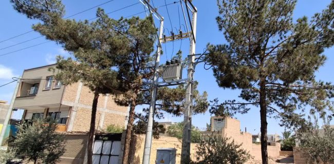 آغاز بهره‌برداری از پست توزیع هوایی در خیابان حافظ اردکان به منظور ارتقای کیفیت خدمات برق‌رسانی