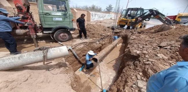 فداکاری بیوقفه امدادگران آبفا برای پایداری جریان آب در یزد فداکاری بیوقفه امدادگران آبفا برای پایداری جریان آب در یزد