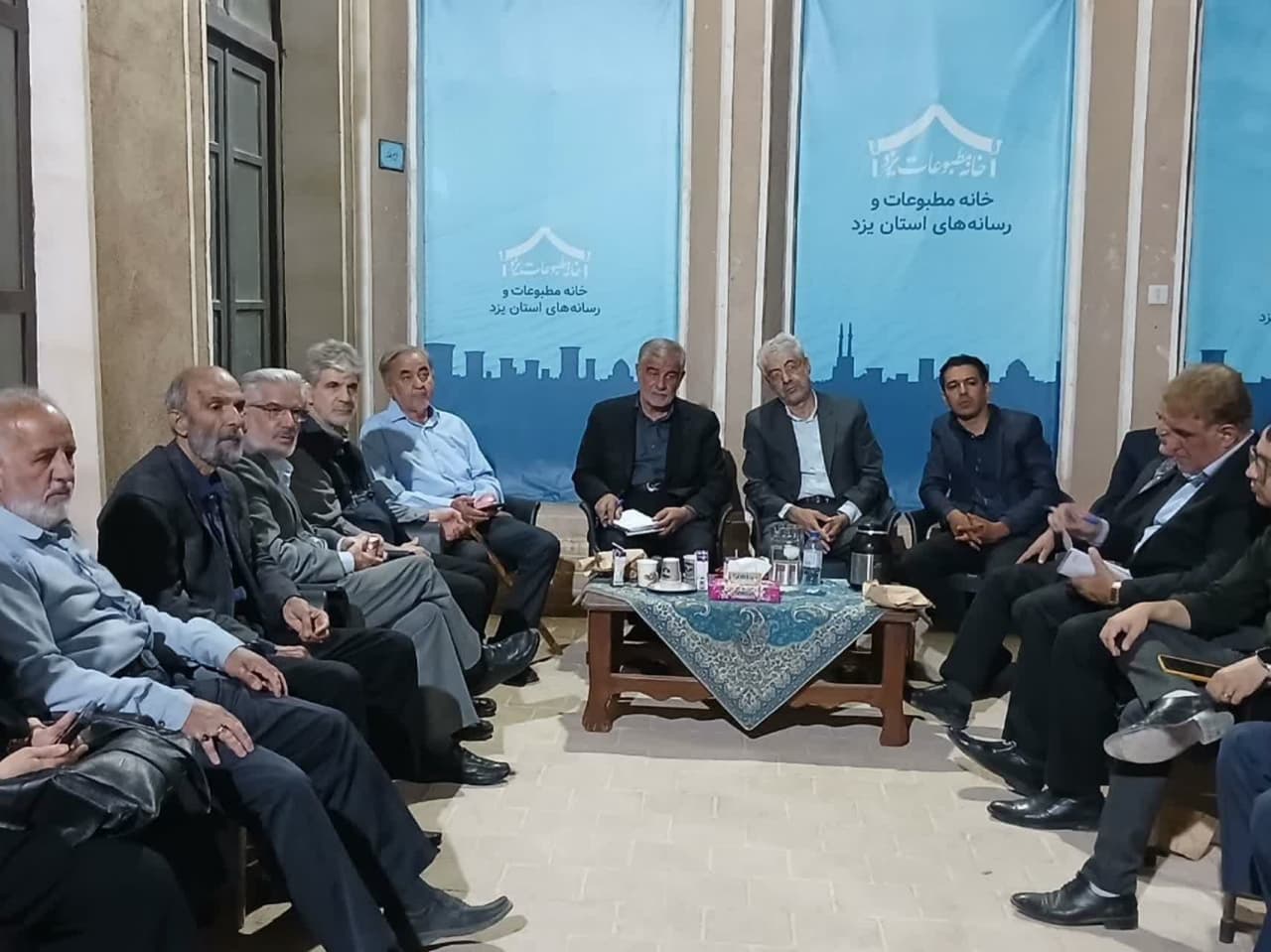 رسانه باید زبان مردم باشد، نه بلندگوی مسئولان
